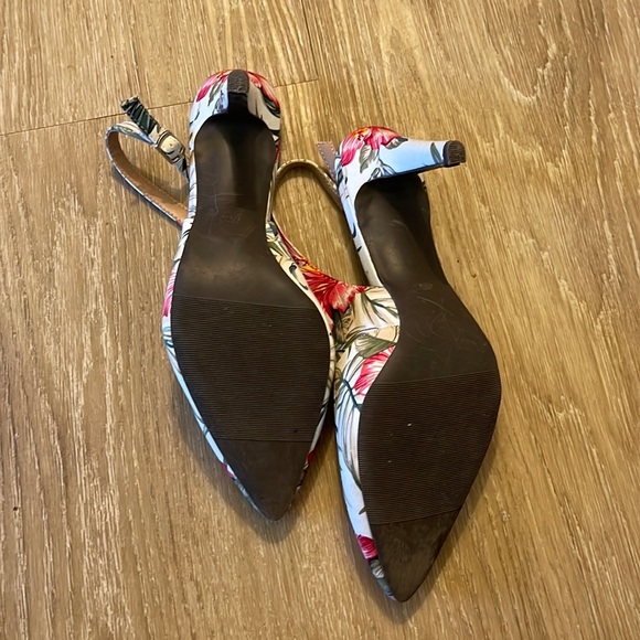 Joey O Vintage Floral Heels - Picture 4 of 4